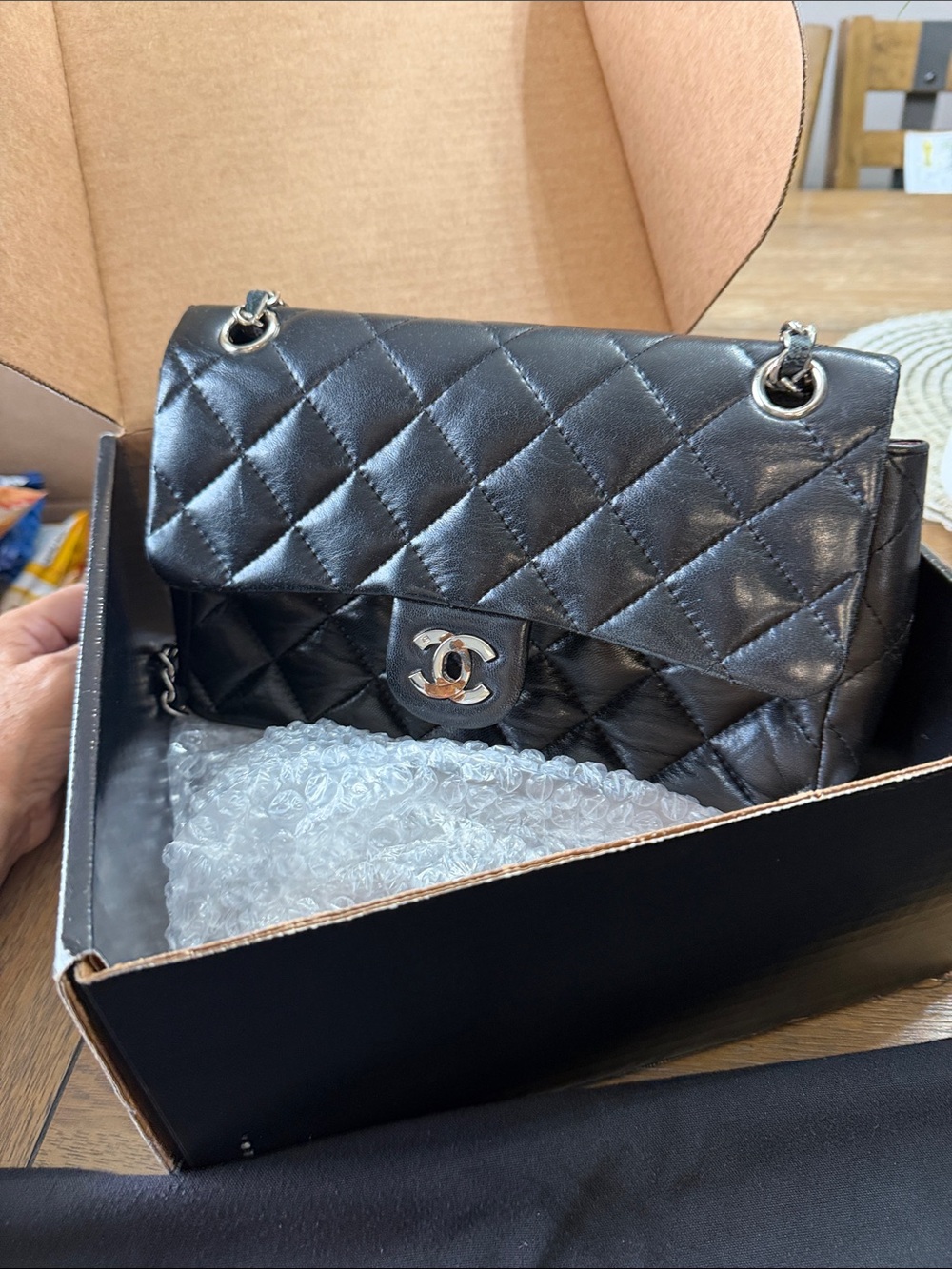 GWP CHANEl Black Quilted Shoulder Bag with Silver Hardware - Picture 4 of 17